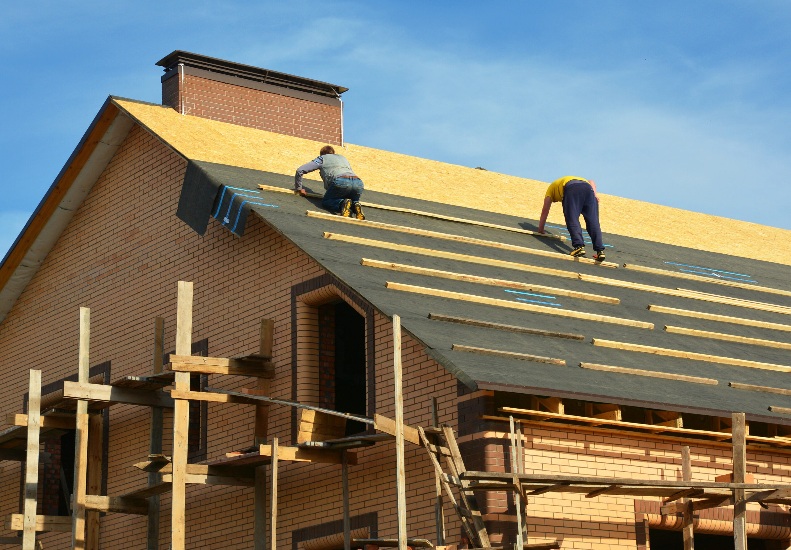 Experienced roofing contractors evaluating roof condition for hurricane readiness – All Phase Roofing